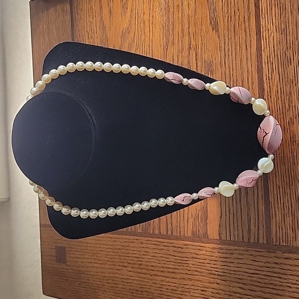 Vintage Necklace | Pink & Pearl
